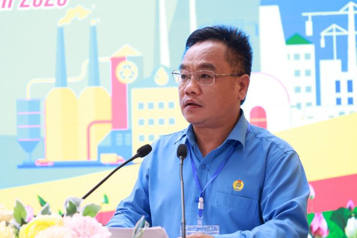Đồng chí Lương Xuân Trường - Chủ tịch LĐLĐ tỉnh, Trưởng Ban Tổ chức hội thi phát biểu khai mạc hội thi.