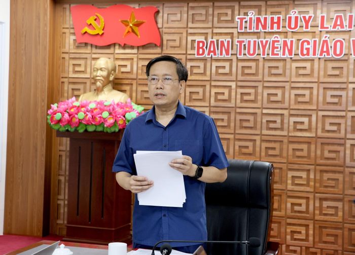Đồng chí Lê Đức Dục - Ủy viên Ban Thường vụ, Trưởng Ban TG&DV Tỉnh ủy, Trưởng Ban Tổ chức Cuộc thi phát biểu kết luận cuộc họp.