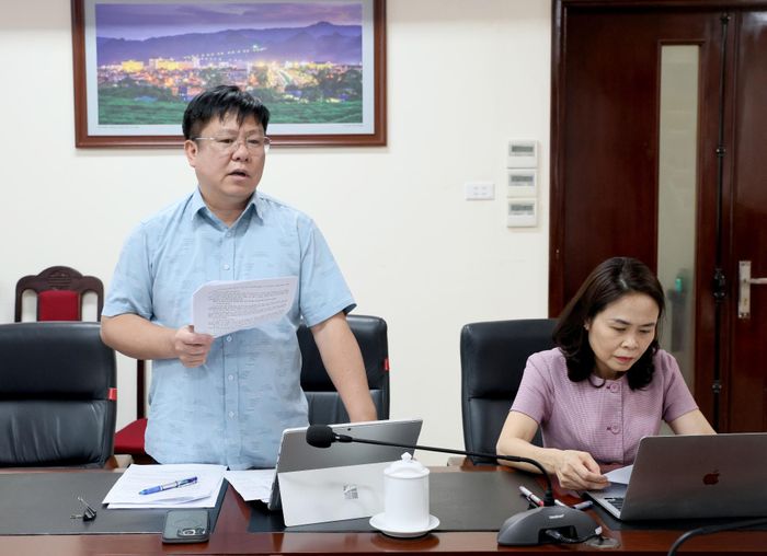 Lãnh đạo Sở Văn hóa, Thể thao và Du lịch phát biểu tại cuộc họp.