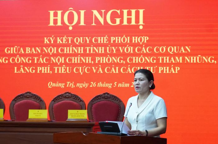 Đồng chí Ly Kiều Vân, Trưởng ban Nội chính Tỉnh ủy phát biểu tại hội nghị - Ảnh: X.P
