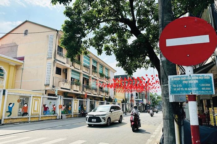 Kích thước chữ trên một số biển báo giao thông khá nhỏ