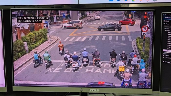 Hình ảnh các phương tiện được ghi qua hệ thống camera AI tại TP Hồ Chí Minh.