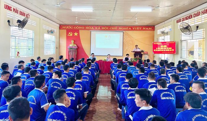 Cơ sở Cai nghiện ma túy số 1 TP Cần Thơ phối hợp Ngân hàng Chính sách xã hội tuyên truyền, phổ biến Quyết định 08 cho học viên.