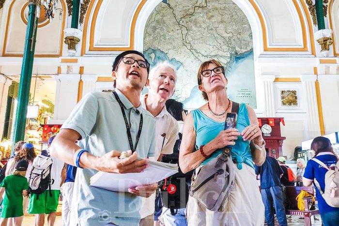Du khách quốc tế rất thích thú đến tham quan du lịch tại TP.HCM.