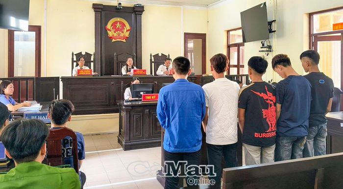  Phiên tòa xét xử vụ án “Cố ý gây thương tích” có nhiều người tham gia là người chưa thành niên tại TAND khu vực 1 - Cà Mau.
