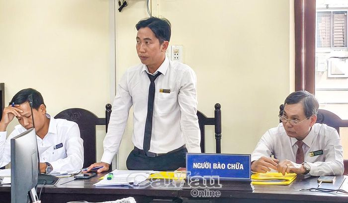 Ông Trần Hoàng Hảo, Trợ giúp viên pháp lý của Trung tâm TGPL tỉnh Cà Mau, bào chữa cho bị cáo T.B.L trong vụ án “Cố ý gây thương tích” theo hướng được hưởng án treo.