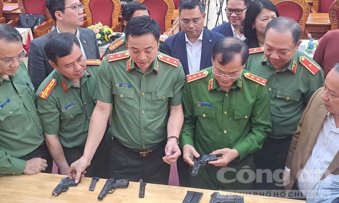 Súng đạn thu giữ của 2 đối tượng
