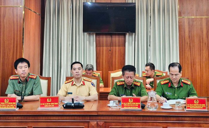 Lãnh đạo các phòng nghiệp vụ, chức năng thuộc CATP tham dự buổi họp báo