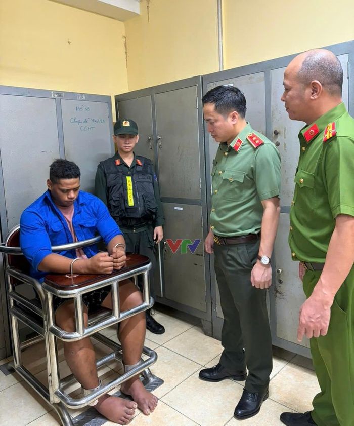  Trung tướng Mai Hoàng, Giám đốc CATP và Thượng tá Nguyễn Thành Hưng, Phó Giám đốc CATP trực tiếp thẩm vấn, lấy lời khai đối tượng