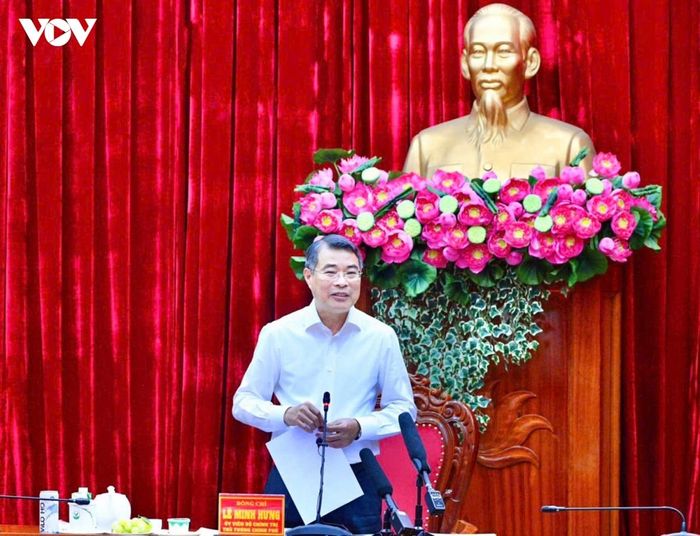 Thủ tướng cũng đề nghị tỉnh Vĩnh Long khẩn trương rà soát, cập nhật quy hoạch của tỉnh dựa trên quy hoạch tổng thể quốc gia, quy hoạch vùng và quy hoạch sử dụng đất.