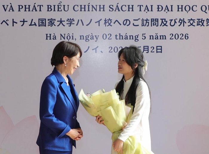 Bạn Nguyễn Lê Yến Trang vinh dự khi được đón Thủ tướng Nhật Bản tại Đại học Quốc gia Hà Nội năm 2026. Ảnh: VJU.
