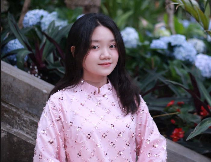 Bạn Vũ Hương Giang cho rằng, dù hội nhập với thế giới, mỗi người trẻ vẫn cần giữ gìn bản sắc văn hóa dân tộc để tự tin giới thiệu hình ảnh đẹp của Việt Nam đến với bạn bè quốc tế. Ảnh: NV.