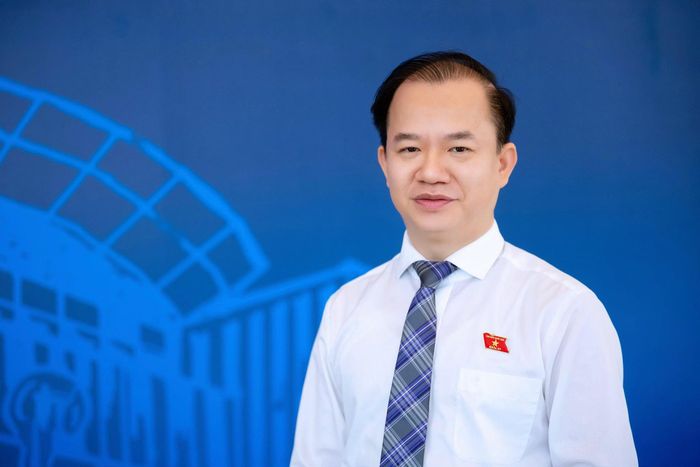 PGS.TS Bùi Hoài Sơn: "Đôi khi, ánh sáng đẹp nhất của một nghệ sĩ không phải là ánh đèn sân khấu, mà là ánh sáng của nhân cách".
