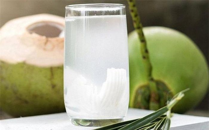 Nước dừa tươi rất nhiều vitamin và khoáng chất.