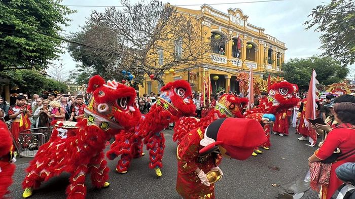 Tập trung các giải pháp đẩy mạnh việc thực hiện nếp sống văn minh trong lễ hội; tăng cường quản lý, tổ chức lễ hội theo quy định