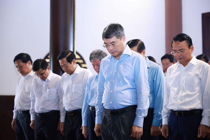 Thủ tướng Lê Minh Hưng tưởng nhớ cụ Phó bảng Nguyễn Sinh Sắc, thân sinh của Chủ tịch Hồ Chí Minh. Ảnh: Dương Giang – TTXVN