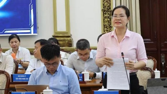 Giám đốc Sở Tư pháp Thành phố Hồ Chí Minh Nguyễn Thị Hồng Hạnh đã trình bày sơ lược các nội dung trong Dự thảo Luật Đô thị đặc biệt.