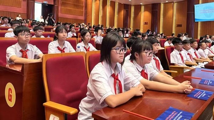 Các em học sinh trên địa bàn tỉnh Quảng Ninh tham dự lễ phát động.