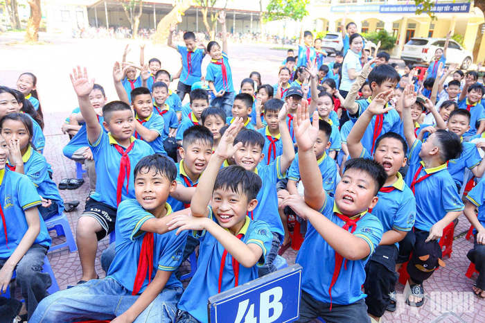 Học sinh hào hứng tham gia các hoạt động của chương trình.