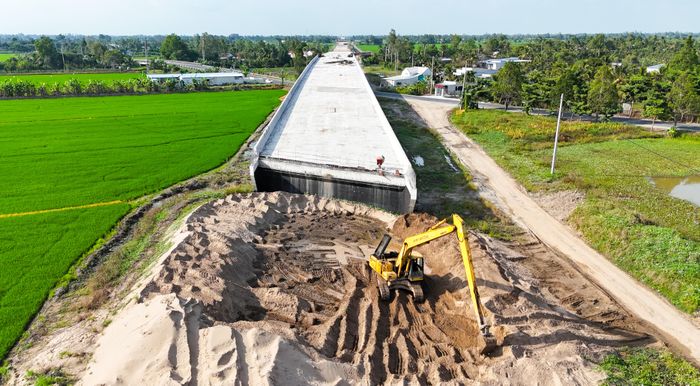  Phần lớn các gói thầu dự án cao tốc Châu Đốc - Cần Thơ - Sóc Trăng qua địa bàn TP Cần Thơ mới chỉ hoàn thiện cơ bản phần cầu 