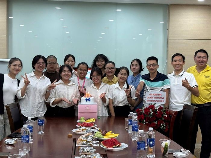 Chương trình tại cộng đồng Thắp Sáng Niềm Tin Huế với sự tham gia của đại diện PVcomBank Huế, sinh viên và cựu sinh viên.