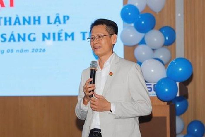  Ông Trần Chí Nguyện - Phó Tổng Giám đốc Tổng công ty Phân bón Dầu khí Cà Mau (PVCFC) nhắn nhủ, khích lệ các thế hệ sinh viên. 