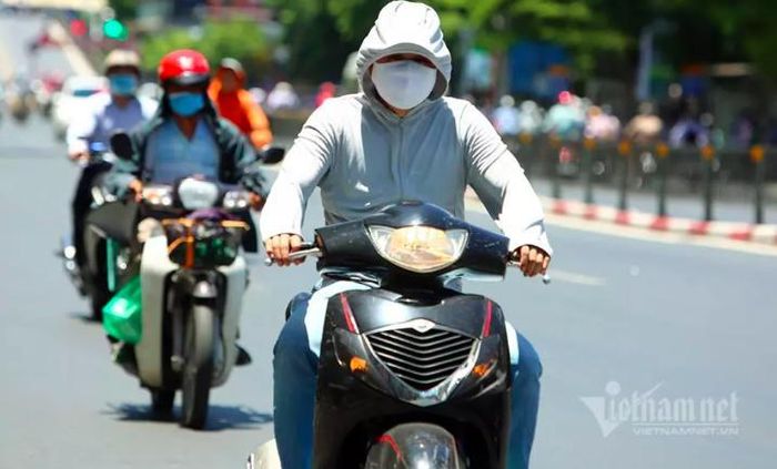 Người dân lưu ý không tắm sau khi hoạt động ngoài trời nhiều, có cảm giác mệt mỏi.