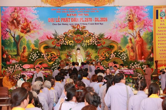 Tại chùa Quê Hương - Đồng Tháp, Văn phòng Đại diện Phật giáo Khu vực IV đã long trọng tổ chức đại lễ Phật đản