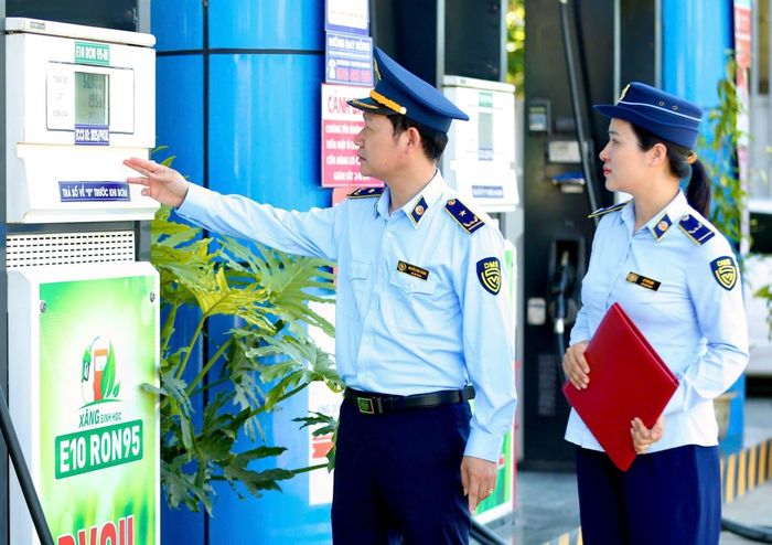 Ông Nguyễn Văn Thành, Phó Đội trưởng Đội Quản lý thị trường số 1, Chi cục QLTT Thanh Hóa cho biết, lực lượng chức năng sẽ tiếp tục phối hợp tuyên truyền để người dân hiểu đúng về xăng E10, tránh tâm lý hoang mang hoặc tiếp nhận thông tin thiếu chính xác.
