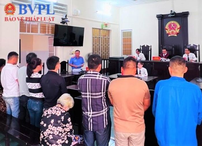  Đại diện Viện Kiểm sát công bố Cáo trạng tại phiên tòa xét xử.
