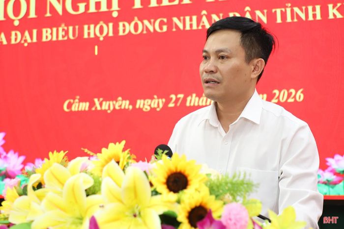  Cử tri Phan Thanh Nghi – Phó Chủ tịch UBND xã Cẩm Xuyên đề xuất xem xét bổ sung cán bộ lĩnh vực xây dựng, quản lý dự án, nội vụ cho các xã. 