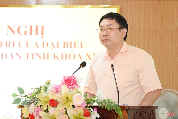  Cử tri Nguyễn Xuân Quyền - cử tri xã Hương Phố kiến nghị có hướng dẫn xử lý đối với nhà máy nước Gia Phố cũ đã dừng hoạt động, hiện xuống cấp và tiềm ẩn nguy cơ mất an toàn cho các hộ dân lân cận. 