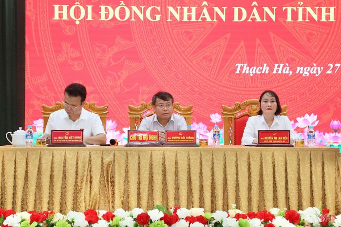 Các đồng chí chủ trì hội nghị.