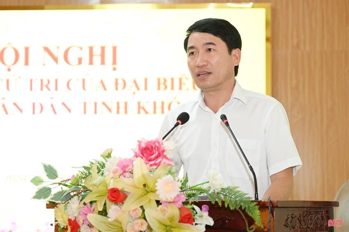  Cử tri Lê Quang Vinh - cử tri xã Hương Bình kiến nghị cần đầu tư hệ thống thuyền, thiết bị chuyên dụng cho các địa phương nhằm hỗ trợ công tác phòng chống lũ lụt. 