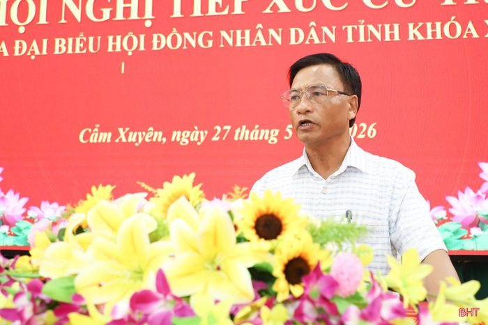  Cử tri Hoàng Văn Lực – Giám đốc HTX Dịch vụ thương mại và Môi trường xã Cẩm Xuyên đề xuất xem xét thay đổi giá dịch vụ thu gom, vận chuyển chất thải rắn sinh hoạt. 