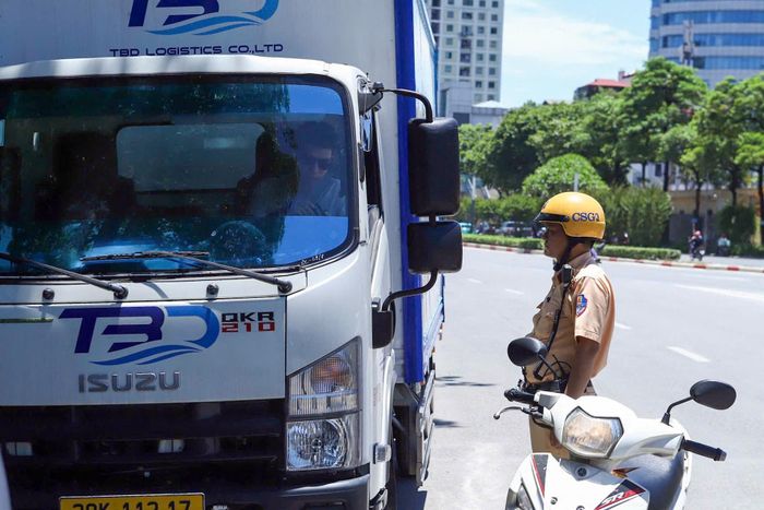 Nắng nóng kéo dài khiến nguy cơ tai nạn giao thông tăng cao do người tham gia giao thông dễ mệt mỏi, mất tập trung khi di chuyển ngoài trời thời gian dài.