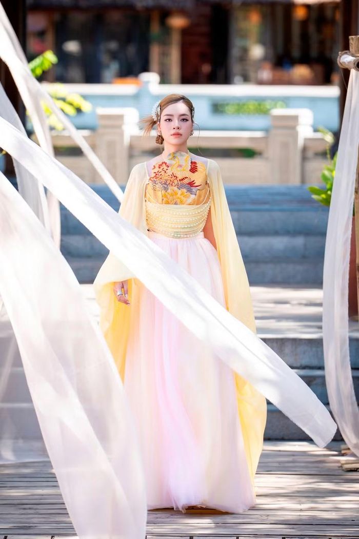 Các thiết kế nhằm tôn vinh văn hóa Việt thông qua thời trang và nghệ thuật.