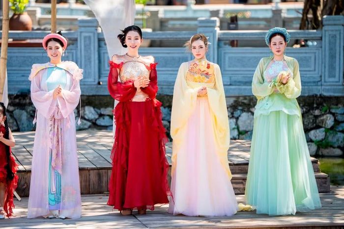 Ngắm bộ sưu tập lấy cảm hứng từ tranh dân gian Đông Hồ.