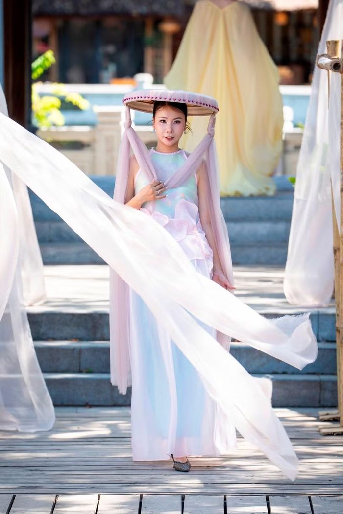 Bộ sưu tập trở thành điểm nhấn đặc biệt giữa quần thể di tích lịch sử nhờ cách tái hiện tinh thần dân gian bằng ngôn ngữ thiết kế hiện đại.
