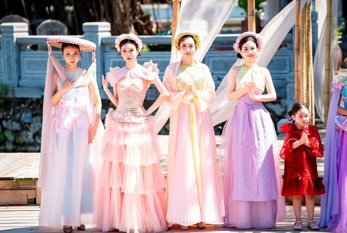 Ngắm bộ sưu tập lấy cảm hứng từ tranh dân gian Đông Hồ.