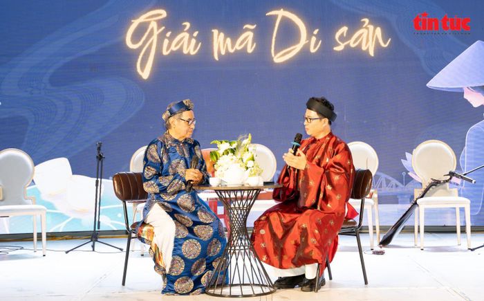 Các nghệ nhân, nghệ sĩ lặng thầm truyền lửa Ca Huế cho thế hệ trẻ bằng tình yêu và tâm huyết với di sản quê hương.