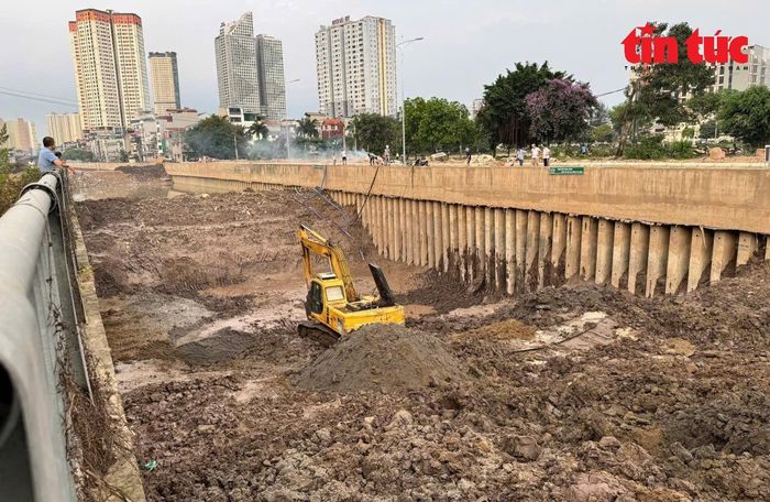 Ngoài việc xây dựng hệ thống chống ngập trong nội đô, những tháng gần đây, TP Hà Nội cũng đẩy nhanh tiến độ xây dựng hệ thống hồ chứa, kênh mương thoát nước.