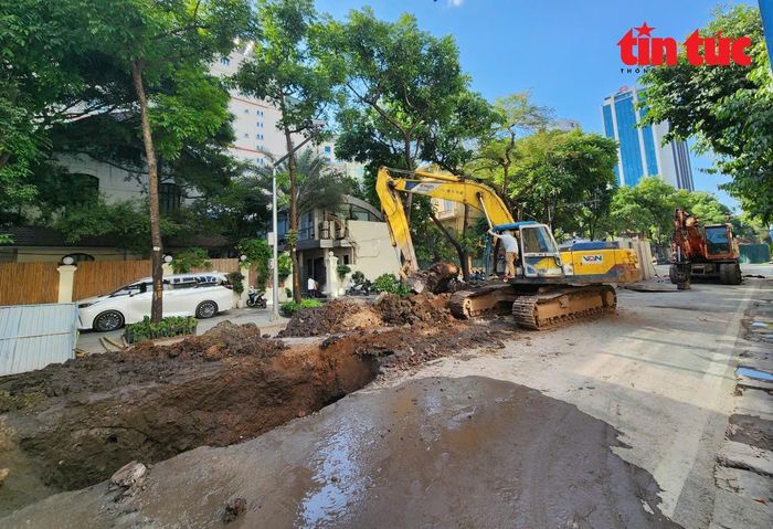 Chạy đua trước mùa mưa bão và đảm bảo an toàn giao thông, Sở Xây dựng Hà Nội đã yêu cầu các nhà thầu phải hoàn thành các công trình chống ngập trong nội thành trước 30/5.