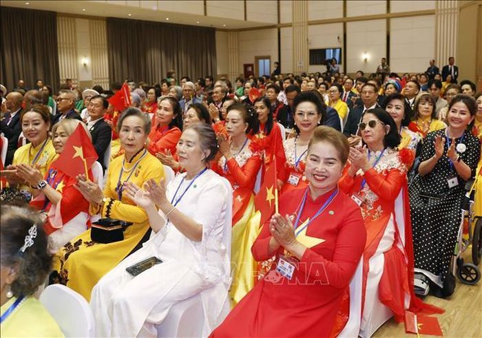 Đại diện cộng đồng người Việt Nam tại Thái Lan tham dự cuộc gặp gỡ Tổng Bí thư, Chủ tịch nước Tô Lâm và Phu nhân. Ảnh: Thống Nhất/TTXVN.
