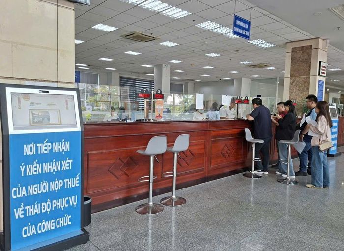 Từ khi triển khai khai thuế điện tử, người dân không còn phải trực tiếp đến cơ quan thuế làm thủ tục, nhờ đó lượng người đến giao dịch tại Cục Thuế cũng giảm đáng kể.
