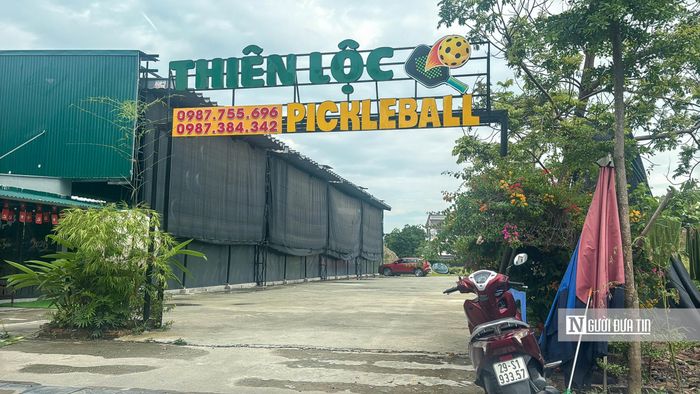 Liên quan đến vi phạm này, lãnh đạo UBND xã Thiên Lộc cho biết sẽ cho tiến hành rà soát lại khu vực này. Theo chỉ đạo của UBND Thành phố, đối với các công trình vi phạm hoặc không đủ điều kiện pháp lý sẽ không được cấp điện, nước, hoặc bị ngừng cung cấp nếu đang sử dụng.
