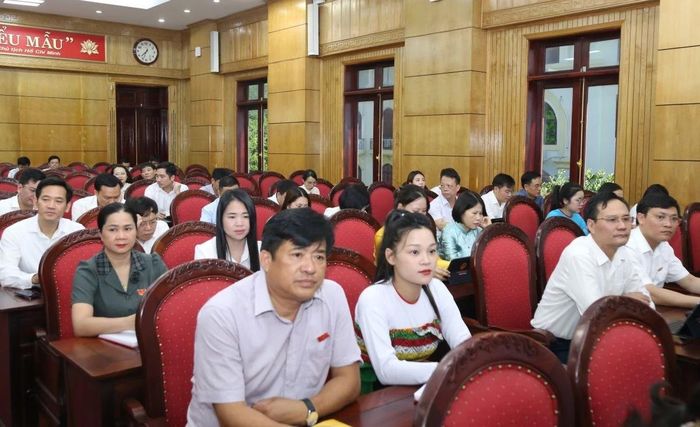 Các đại biểu dự kỳ họp.