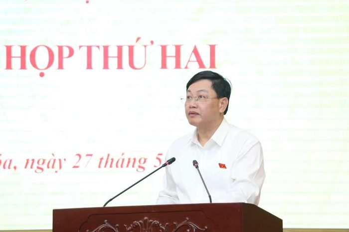 Phó Chủ tịch Thường trực UBND tỉnh Mai Xuân Liêm trình bày Tờ trình về điều chỉnh Quy hoạch tỉnh Thanh Hóa thời kỳ 2021-2030, tầm nhìn đến năm 2050.