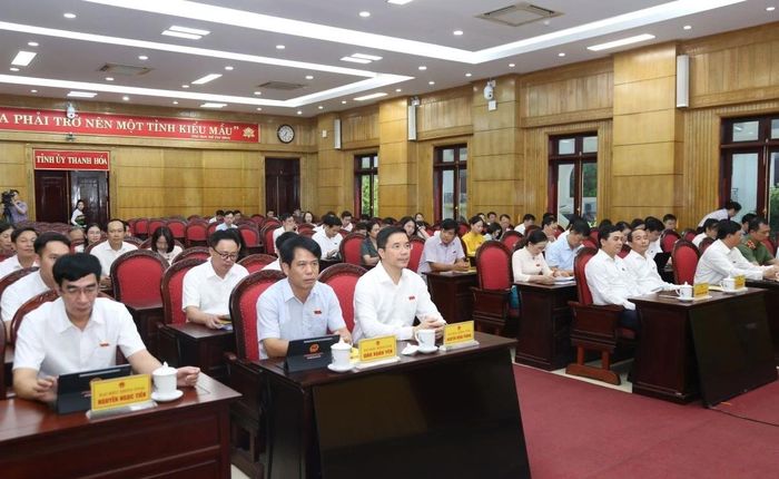 Các đại biểu dự kỳ họp.