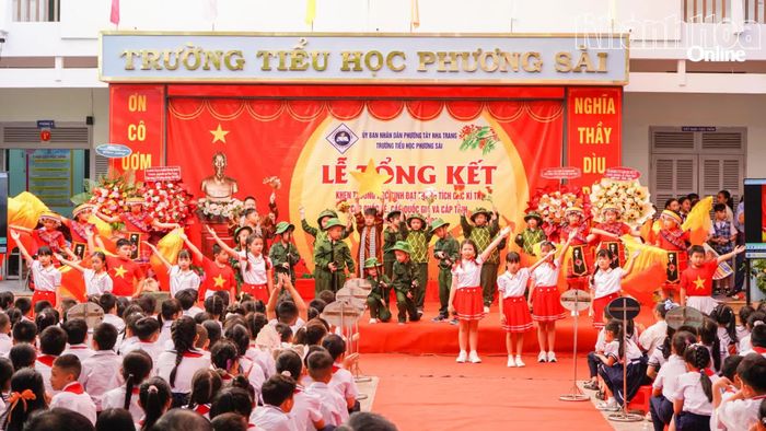Tiết mục văn nghệ tại lễ tổng kết.